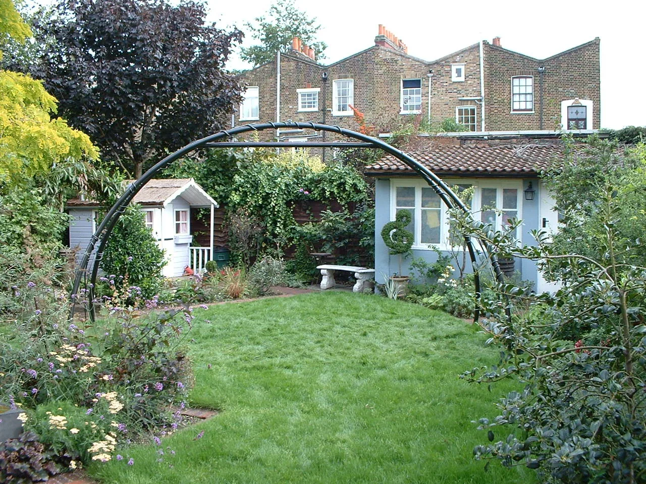 Sculpted swing, photo 3 of 3