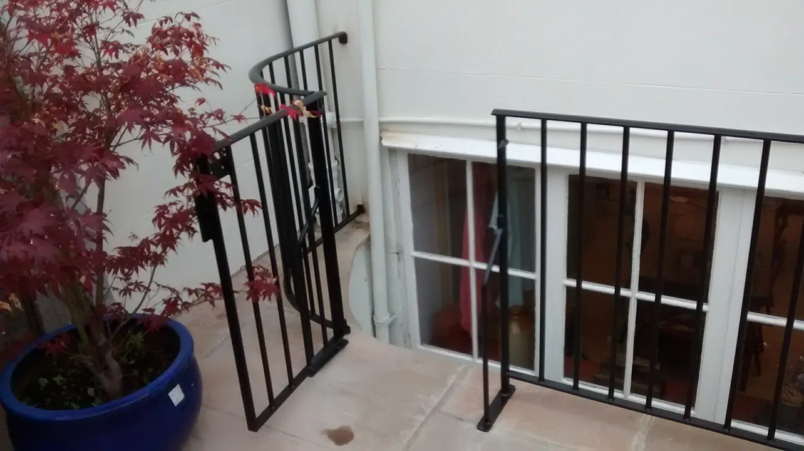 Sculpted safety rail, photo 2 of 4