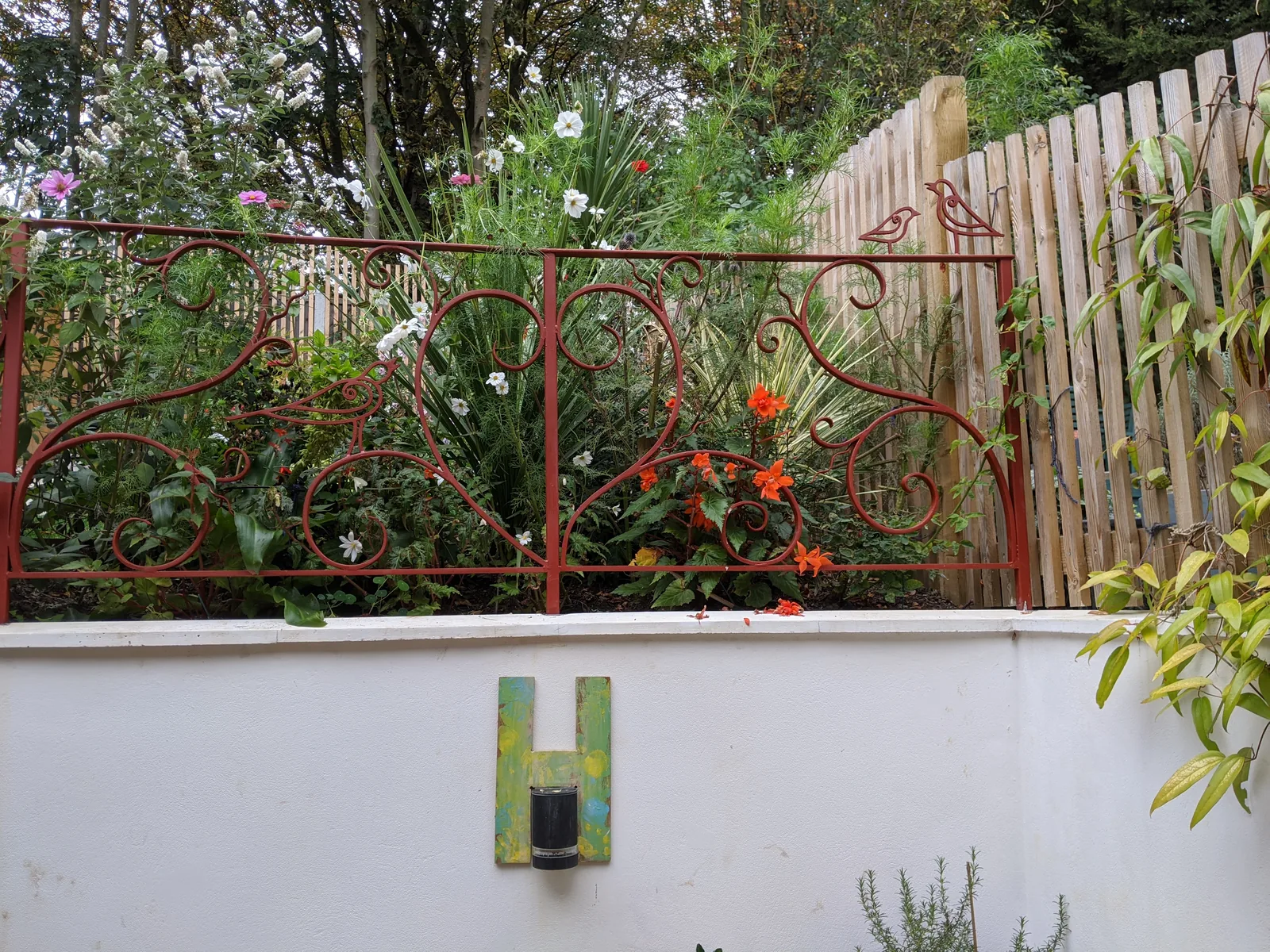 Curved safety railings to a terraced garden, photo 3 of 3