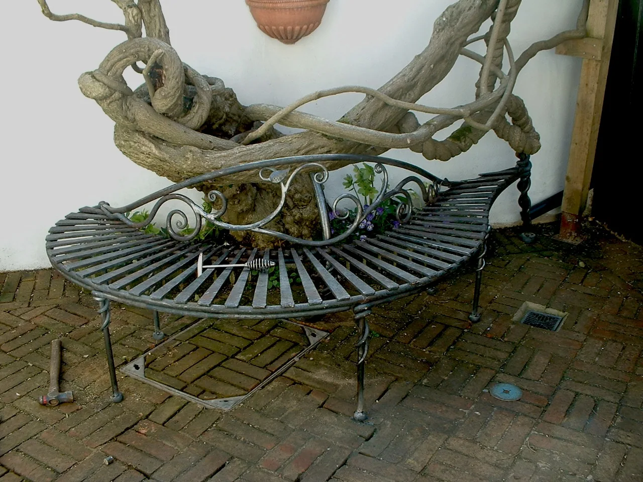 Bespoke garden bench, photo 4 of 5