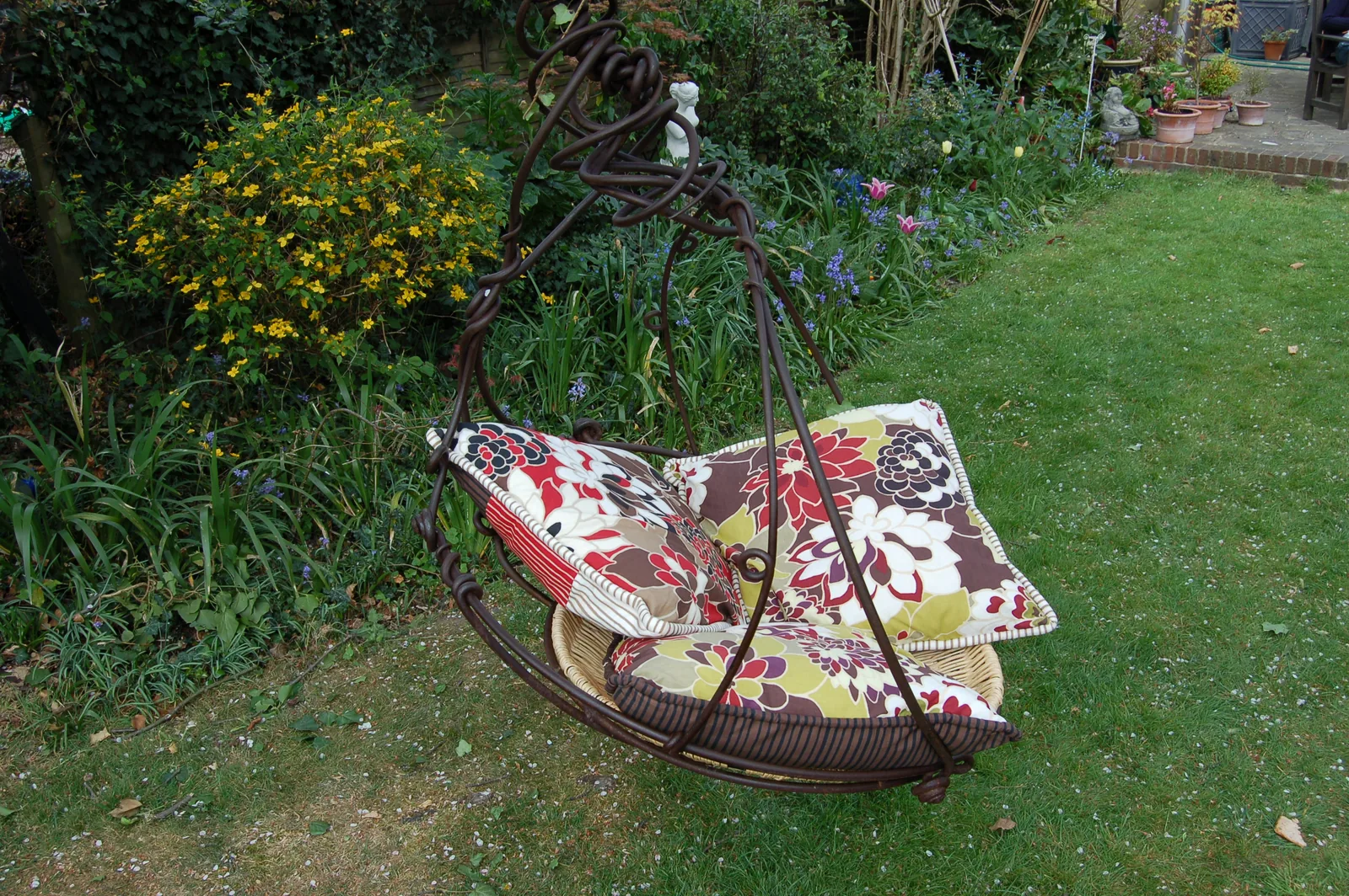 Bespoke garden seat, photo 3 of 3