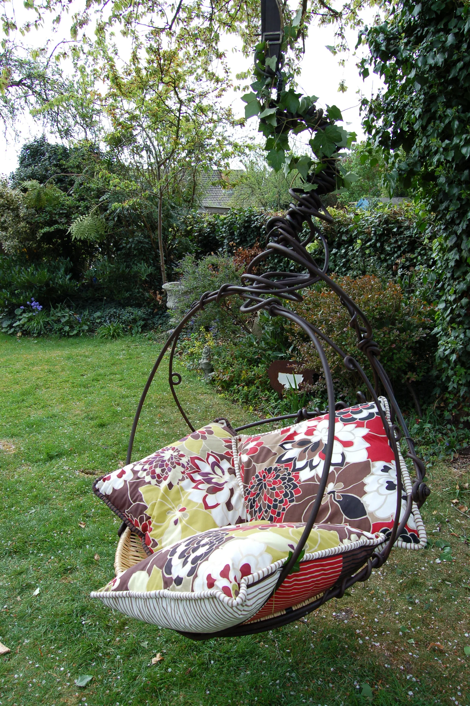 Bespoke garden seat, photo 2 of 3